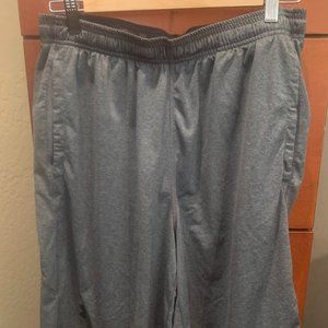 Under Armour Tech HeatGear athletic mesh shorts - size Large